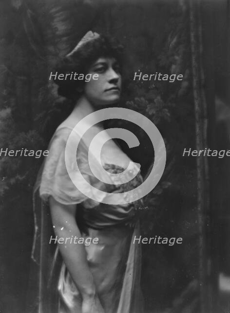 Deyo, Ruth, Miss, portrait photograph, 1913. Creator: Arnold Genthe.