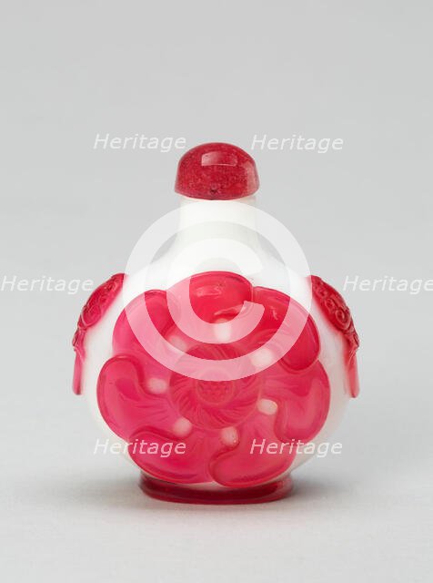 Snuff Bottle with Seven-Petal Flower Heads, Qing dynasty (1644-1911), 1760-1830. Creator: Unknown.