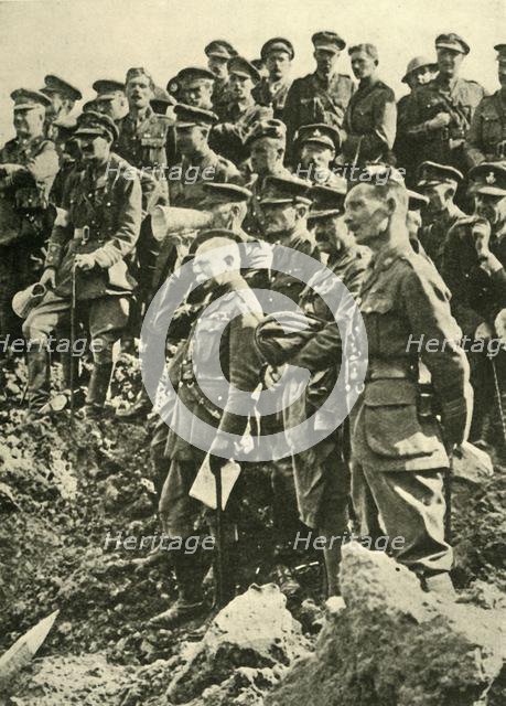'The Second Army's Chief on the Flanders Front: general Sir Herbert Plumer (in centre of picture) in Creator: Unknown.