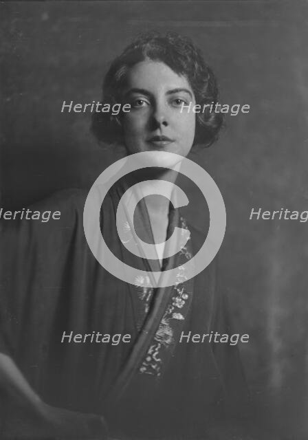 Miss D. Johnston, portrait photograph, 1918 Nov. Creator: Arnold Genthe.