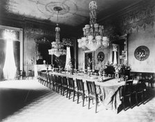 State dining room in the White House, between 1889 and 1906. Creator: Frances Benjamin Johnston.