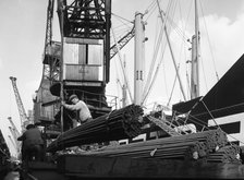 Dockers loading steel bars onto the 'Manchester Renown', Manchester, 1964.  Artist: Michael Walters