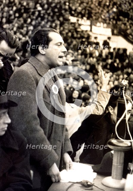 Rafael Alberti (1902-1999), Spanish poet, the poet during a meeting of the Communist Party in the…