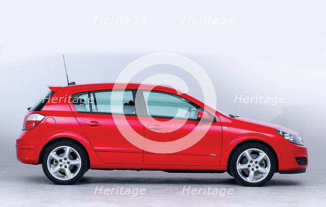 2004 Vauxhall Astra . Artist: Unknown.