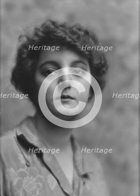 Barnitz, Anna, Miss, portrait photograph, 1913. Creator: Arnold Genthe.