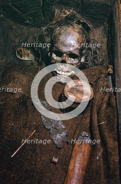 Early bronze age burial from Denmark. Artist: Unknown