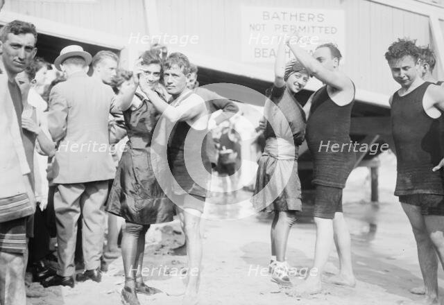 Beach Tango, Brighton, between c1910 and c1915. Creator: Bain News Service.
