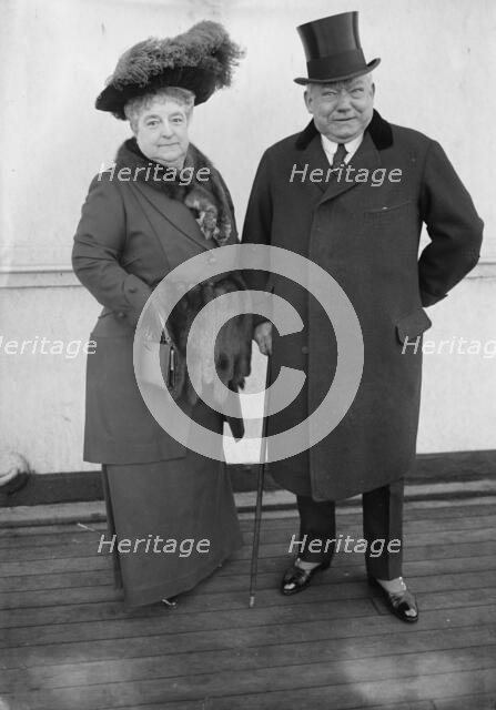 J.H. McFadden and wife, between c1910 and c1915. Creator: Bain News Service.