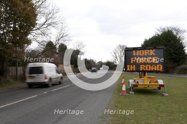 Mobile road matrix sign