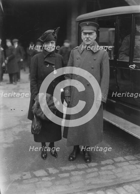 Maj. Gen. Barnett & wife, 1918. Creator: Bain News Service.