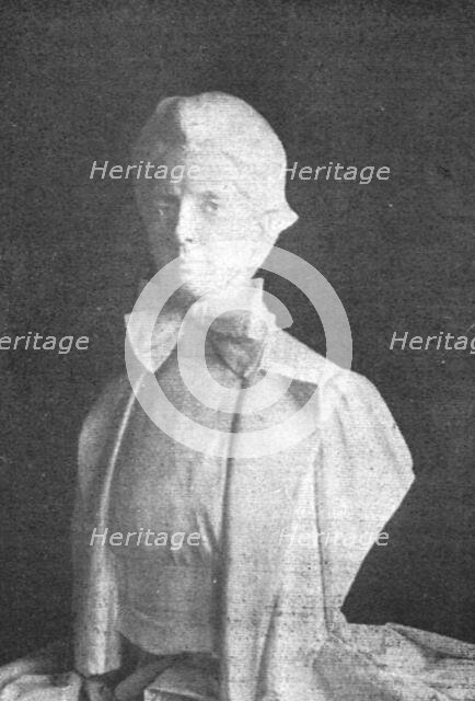 'A la memoire de Miss Edith Cavell; le buste de Miss Cavell, qui orne l'une des sailes du..., 1916. Creator: Unknown.