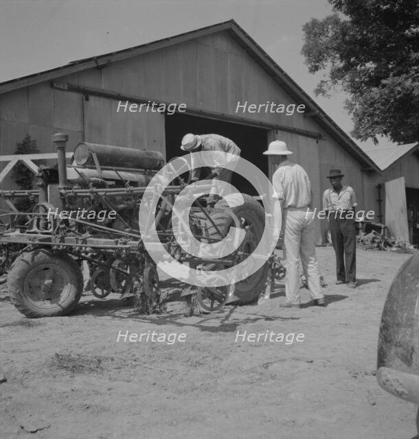 Aldridge Plantation, Mississippi, 1937. Creator: Dorothea Lange.
