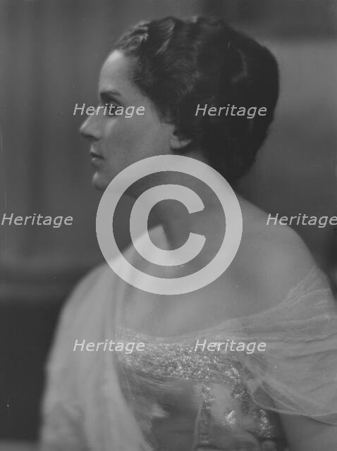 Anthony, E.C., Mrs., portrait photograph, 1916. Creator: Arnold Genthe.