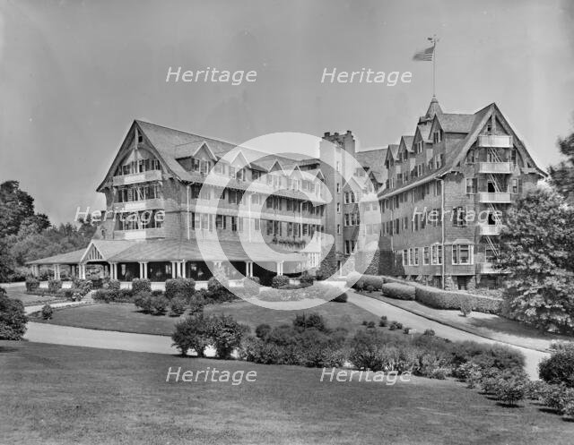 Beautiful Edgewood Inn, Greenwich, Conn., between 1905 and 1915. Creator: Unknown.