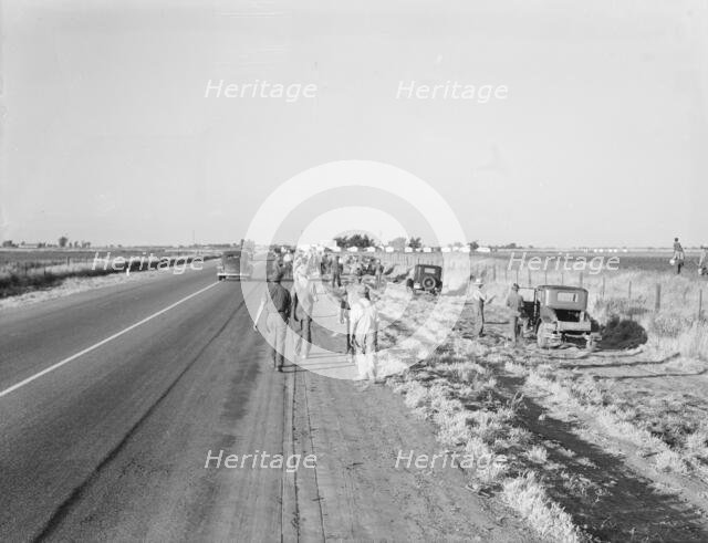 U.S. 99, on ridge over Tehachapi Mountains, 1939. Creator: Dorothea Lange.