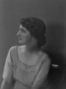 Wilson, Miss, portrait photograph, 1916. Creator: Arnold Genthe.