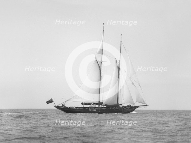 The schooner 'Hinemoa' underway, 1914. Creator: Kirk & Sons of Cowes.