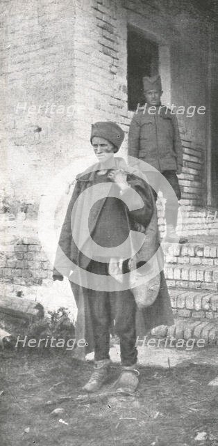 'Les Exiles; Un soldat serbe devenu un vivant squelette: des milliers de ses camarade..., 1916 (1924 Creator: Unknown.