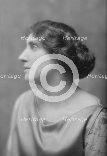 Reicher, Heding, Miss, portrait photograph, 1915 Feb. 4. Creator: Arnold Genthe.