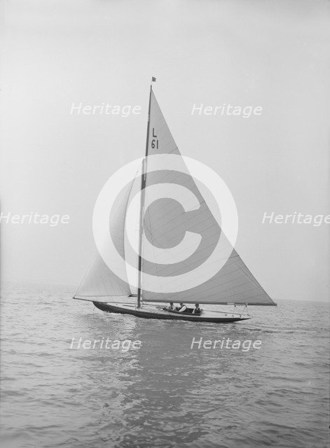 The 6 Metre class 'Nurdug III' sailing upwind, 1913. Creator: Kirk & Sons of Cowes.