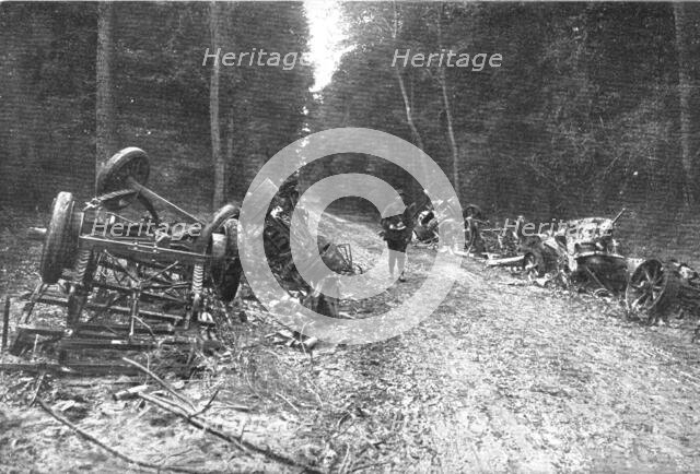'Scenes de Guerre; Sur la route de Soissons a Villers-Cotterets', 1914. Creator: Unknown.