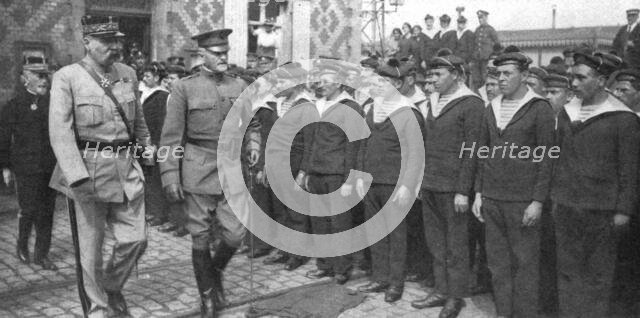 'L'Arrivee du General Pershing; Sur le quai de Boulogne: accompagne du general Pelletier..., 1917. Creator: Unknown.