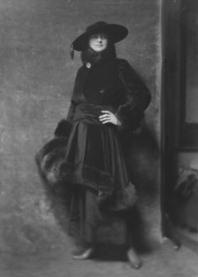 Hill, Ira, Mrs., portrait photograph, 1916 Mar. 13. Creator: Arnold Genthe.