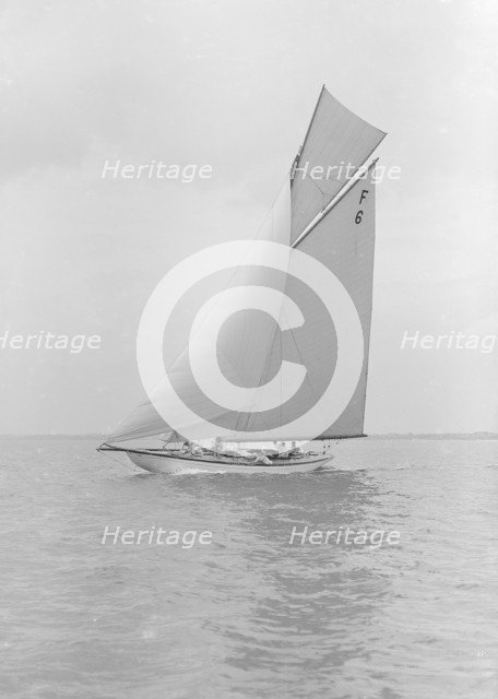 The 10 Metre class 'Eleda' (F6) sailing close-hauled, 1913. Creator: Kirk & Sons of Cowes.