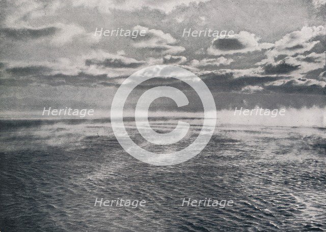 'Frost-Smoke', 1911, 1913. Artist: Herbert Ponting.