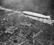 The airship 'Graf Zepplin' over London, August 1931 (1936). Artist: Unknown
