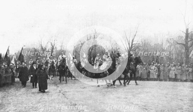 'En Roumanie Liberee; Entrée solennelle a Bucarest, le 1er decembre 1918, de la famille..., 1918. Creator: Unknown.