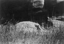 Navaho hogan in Cañon del Muerta, c1906. Creator: Edward Sheriff Curtis.