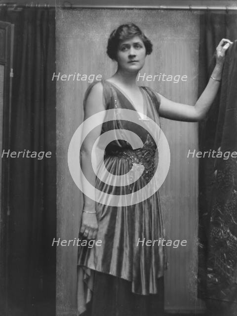 Davis, Clark, Mrs., portrait photograph, 1916. Creator: Arnold Genthe.
