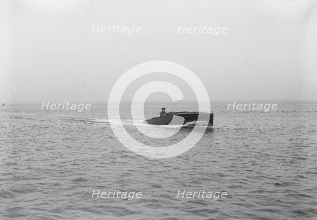 21 Footer motor launch under way, 1914. Creator: Kirk & Sons of Cowes.