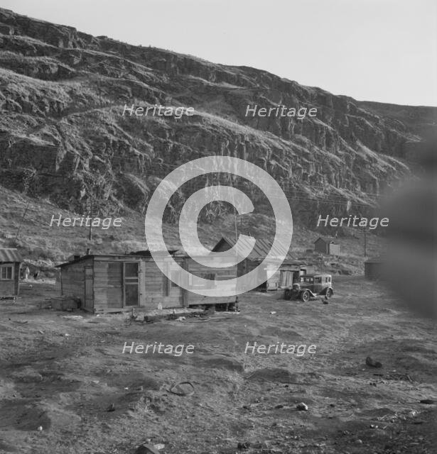 Yakima Indian village, on the Columbia River..., Celilo, Wasco County, Oregon, 1939. Creator: Dorothea Lange.