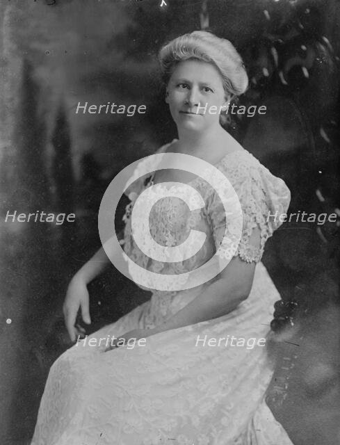 Mrs. Robt. Gamble seated, 1910. Creator: Bain News Service.