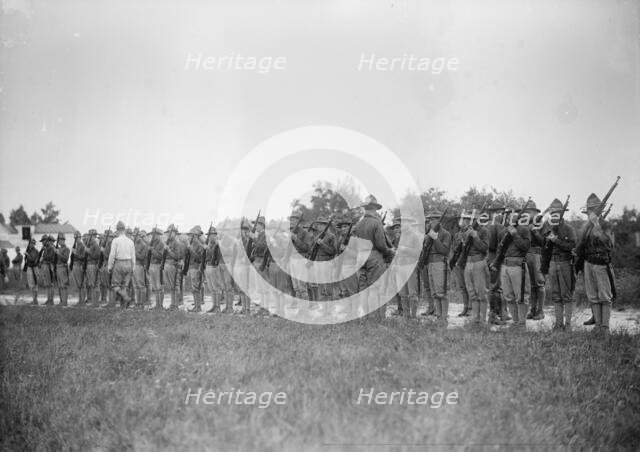 National Guard of D.C. - Drill, 1915. Creator: Harris & Ewing.