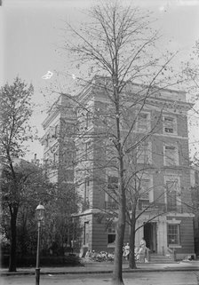 Residence of Mr. And Mrs. William F. Hitt, 1914. Creator: Harris & Ewing.
