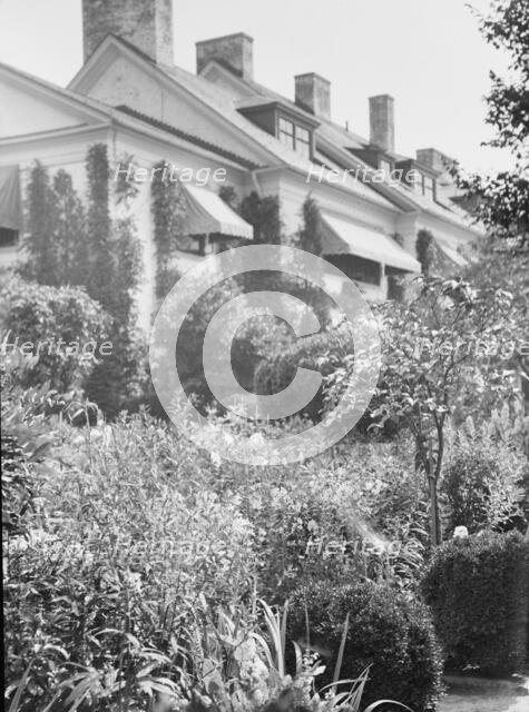 Brady, J.C., Mrs., residence, 1931 July 31. Creator: Arnold Genthe.