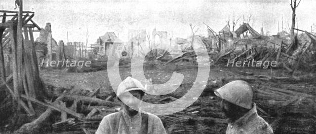 'Clery Repris; La silhouette des ruines du village dans le brouillard, le matin du 4 septembre', 191 Creator: Unknown.