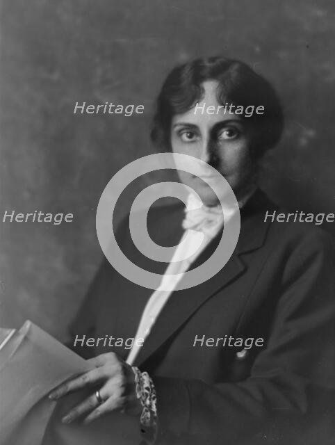 Mahoney, William, Mrs., portrait photograph, 1916. Creator: Arnold Genthe.