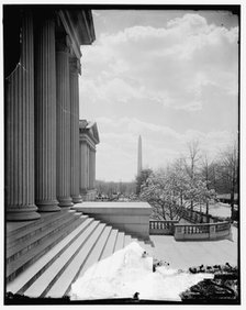 Monument and Treas. columns, between 1910 and 1920. Creator: Harris & Ewing.