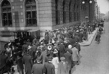 Easter crowd - 5th Ave., 1913, 1913. Creator: Bain News Service.