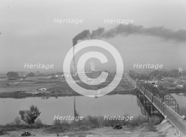 Sugar beet factory (Amalgamated Sugar Company) along..., Nyssa, Malheur County, Oregon, 1939. Creator: Dorothea Lange.