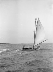 The 6 Metre 'Bunty' sails downwind, 1913. Creator: Kirk & Sons of Cowes.