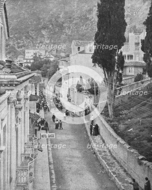 ''Dans les rues de Trebizonde; La chasse aux Armeniens avant l'entrée des Russes', 1916 (1924) Creator: Unknown.