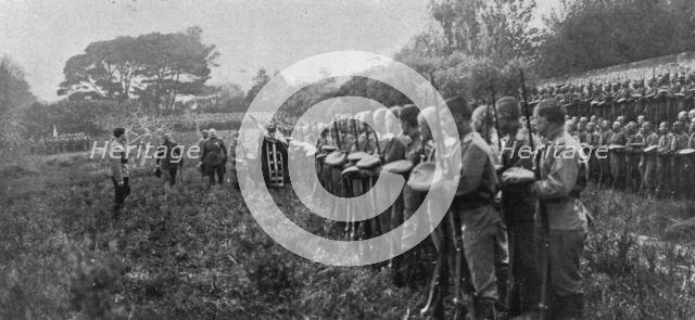 'Les Russes en France; au camp Mirabeau, pres de Marseille : la benediction des soldats..., 1916. Creator: Unknown.