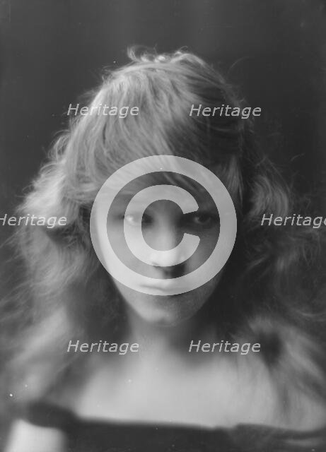 Carpenter, Beatrice, Miss, portrait photograph, 1916 Apr. 19. Creator: Arnold Genthe.