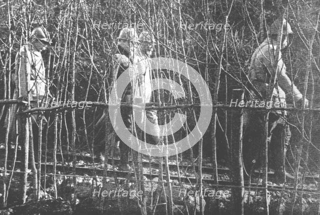 'Visite presidentielle au front de Woevre; le President de la Republique et le general..., 1916. Creator: Unknown.