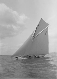 The 8 Metre class 'Endrick', 1911. Creator: Kirk & Sons of Cowes.